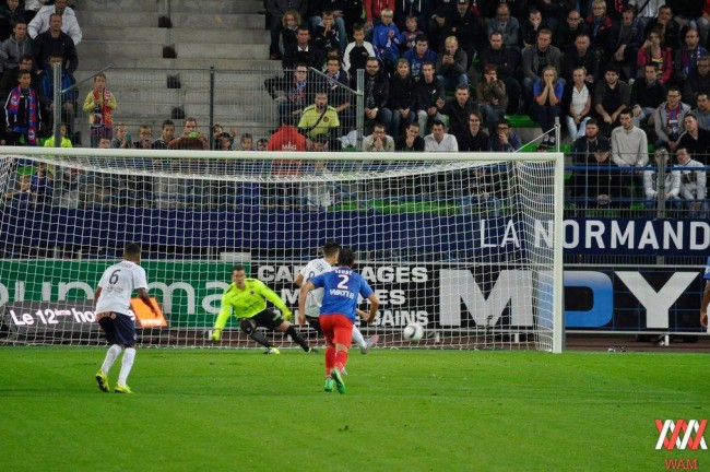 Très beau geste de Vercoutre qui prend Martin à contre-pied.