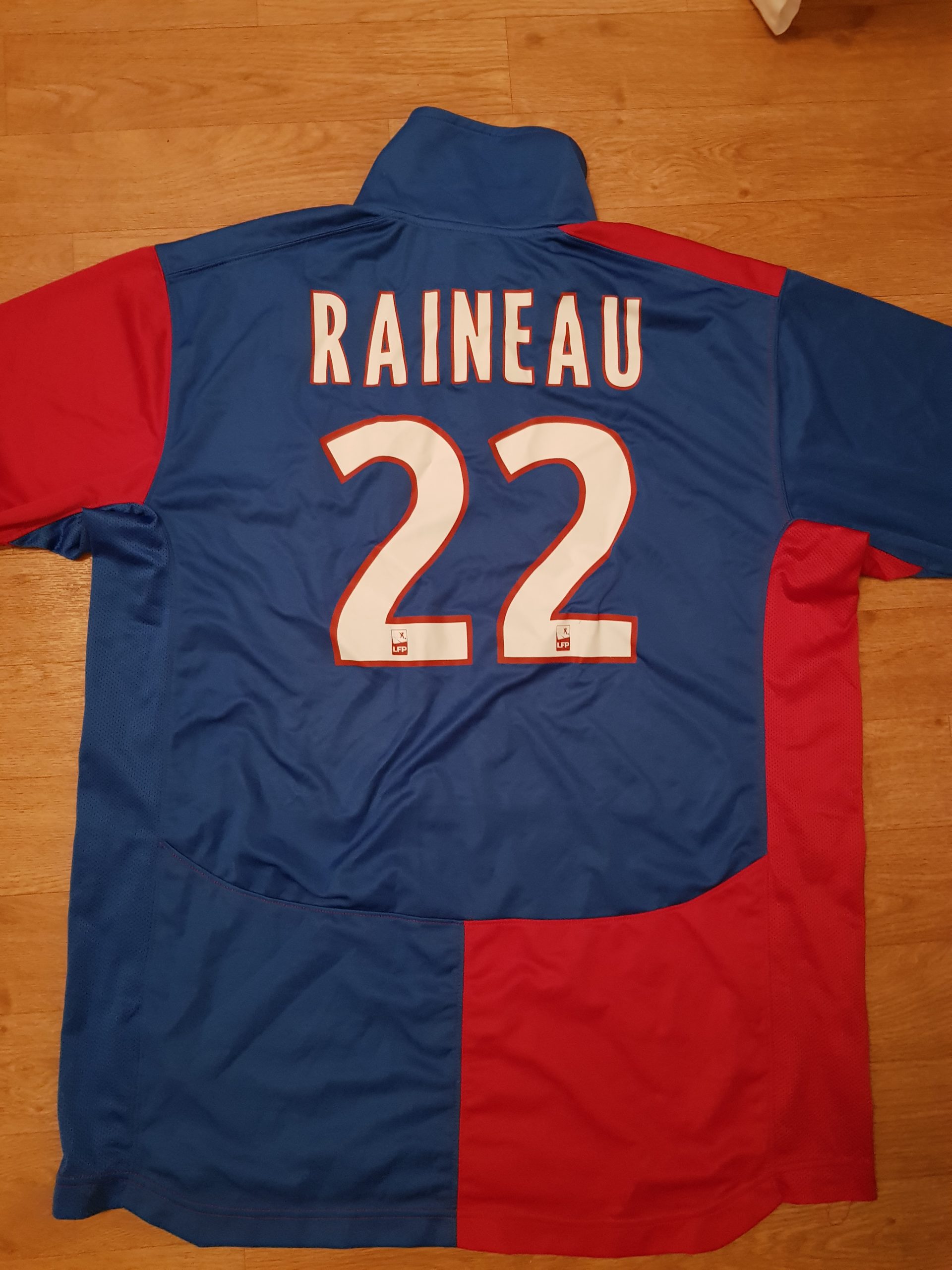 COVID 19 – Un maillot de Malherbe remporté 7,50€ aux enchères